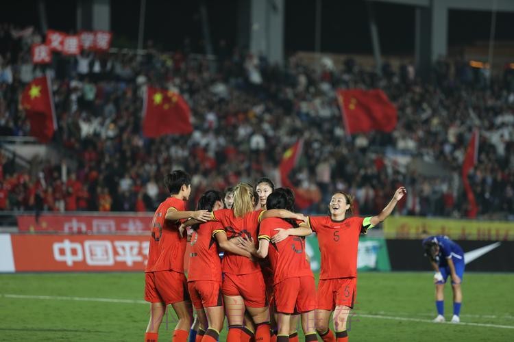 中国女足友谊赛0:3负于美国女足